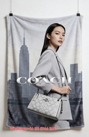 Coach Signature Chain Shoulder Bag City Skyline Flannel Throw Blanket for Sofa and Wall Decor C370